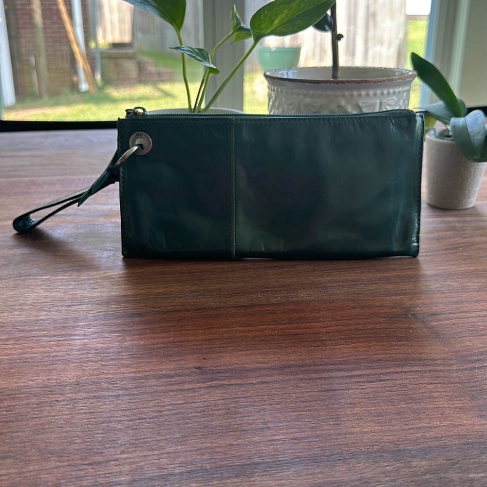 HOBO Vita Wristlet green